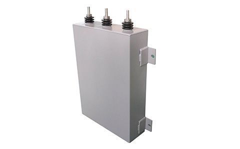 電容器的電容量一般是多少？可能與什么有關？