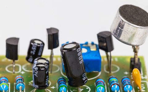 無功補償電容器漏油，可以繼續(xù)使用嗎？